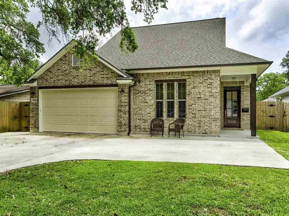 1022 McArthur Dr, Port Neches, TX 77651