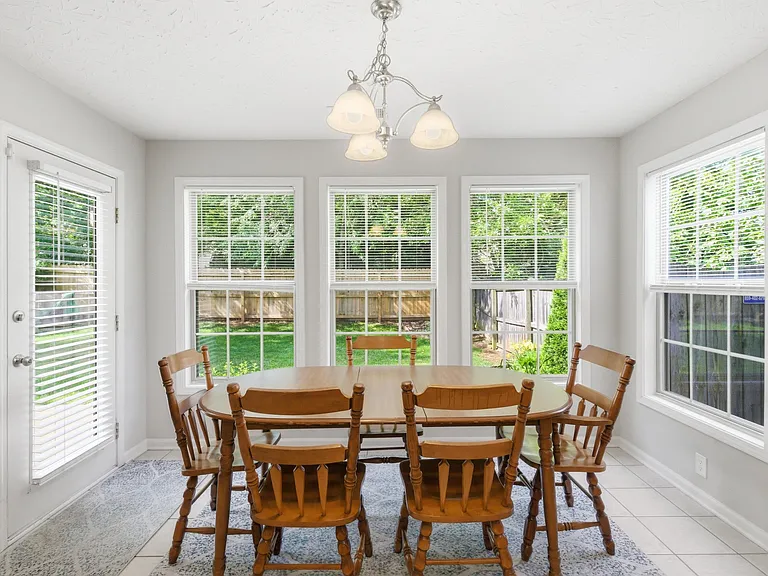 752 Rosslyns Dl — Photo 18