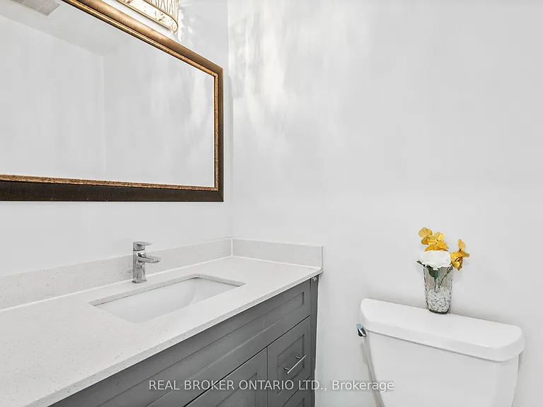11 Cathcart Cres — Photo 5