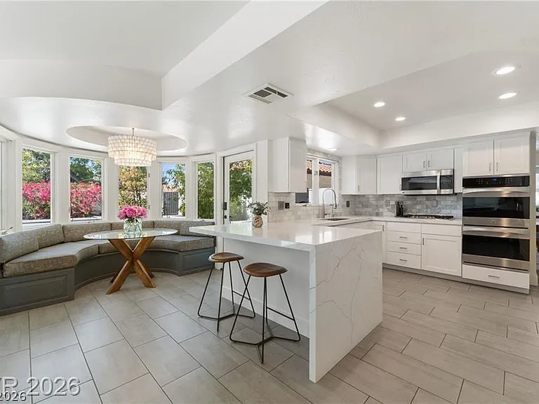 2233 Versailles Ct — Photo 17
