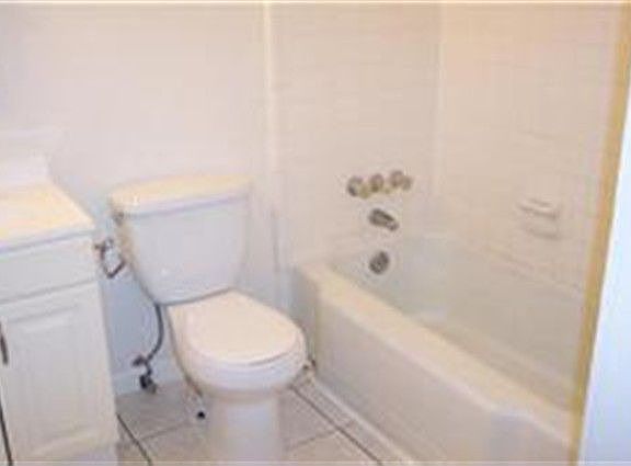 4th image of 1110 33rd St