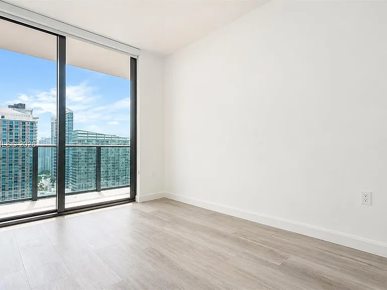 45 SW 9th St #3303 — Photo 7