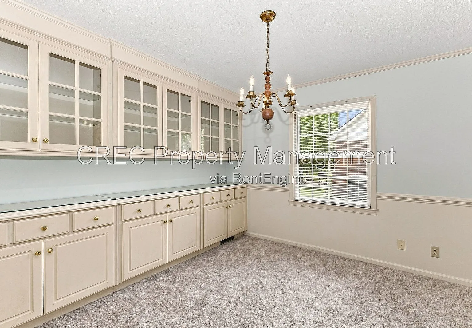 4 bed, 2.5 bath, 2119 sqft, $2,300 — Photo 2