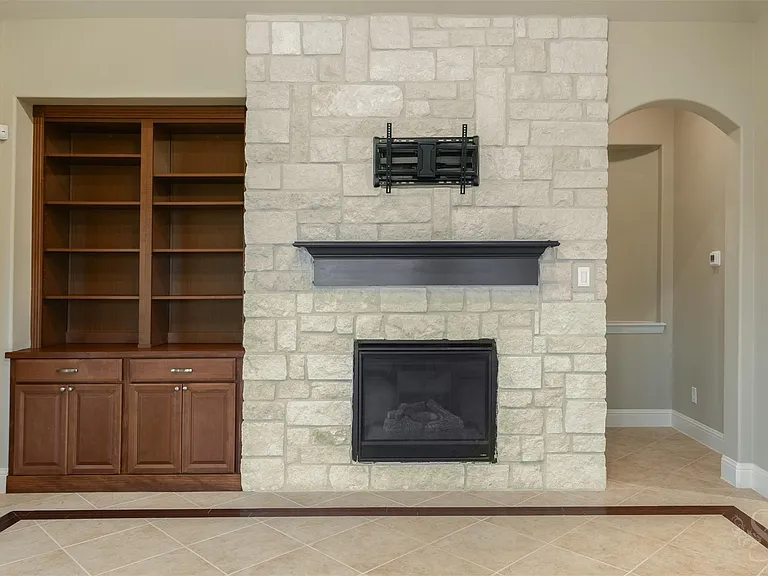 32611 Waltham Xing — Photo 17