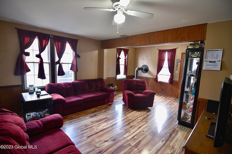 3rd image of 113 Harris Avenue