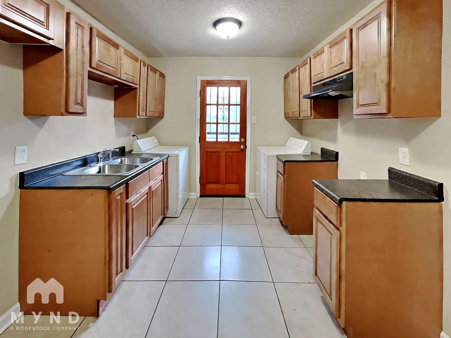 2 bed, 1.0 bath, 796 sqft, $815 — Photo 2