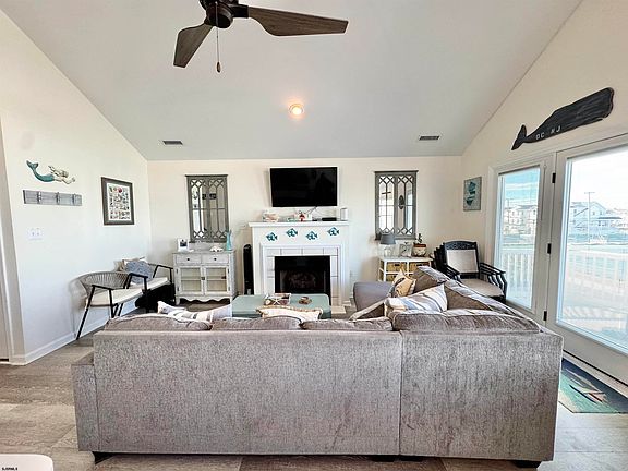 3rd image of 3443 Asbury Ave Floor 2