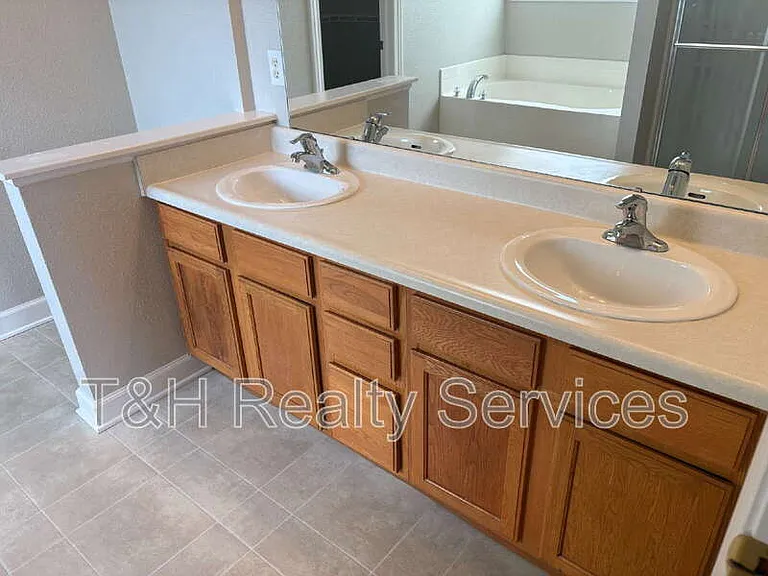 5935 Monticello Square Ln — Photo 20