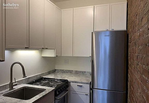 3rd image of 223 W 14th St APT 2A