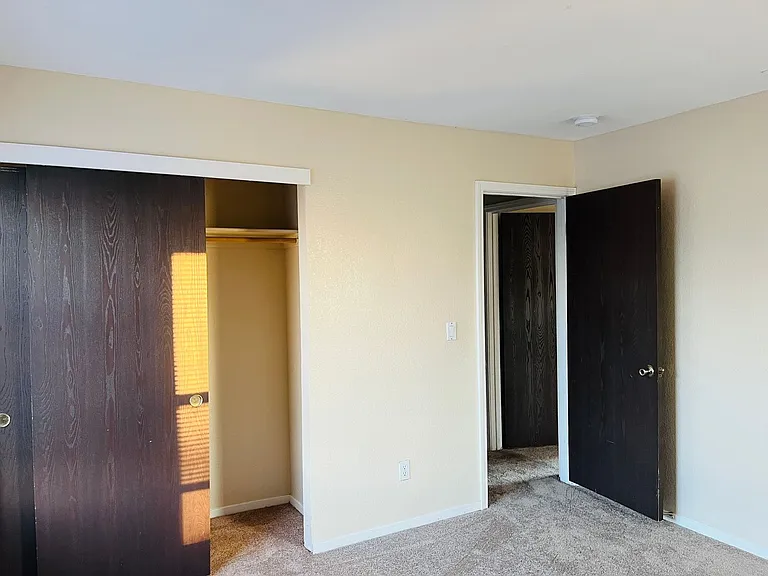 Nice and Cozy Upstairs Triplex Unit — Photo 9