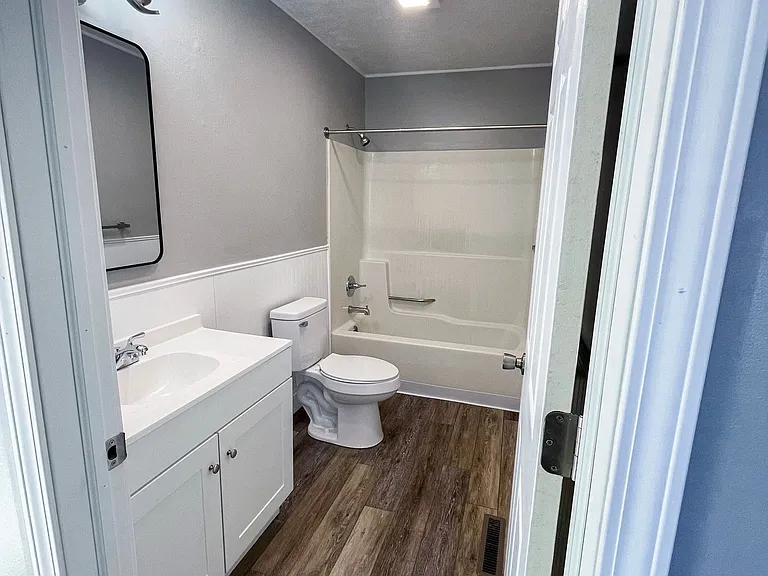 Clinic Court Apartments — Photo 29