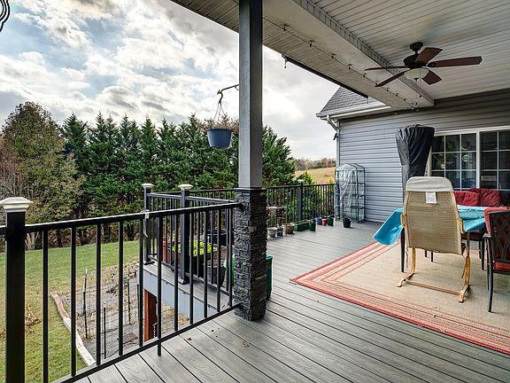 5th image of 17 Thistledown Cir