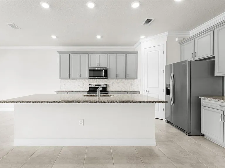 4990 Royal Point Ave — Photo 7