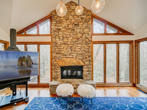 5th image of 404 Quail Cove Dr