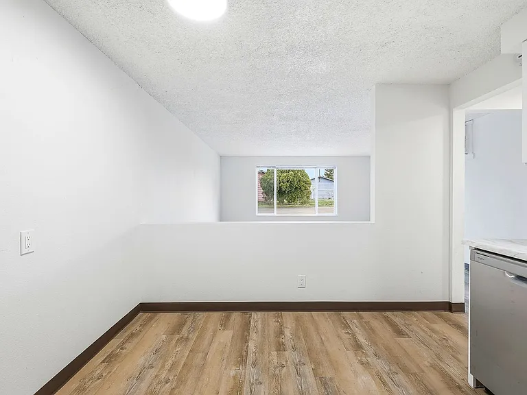 1 Month Free Rent Move In Special! Under New Management! — Photo 5