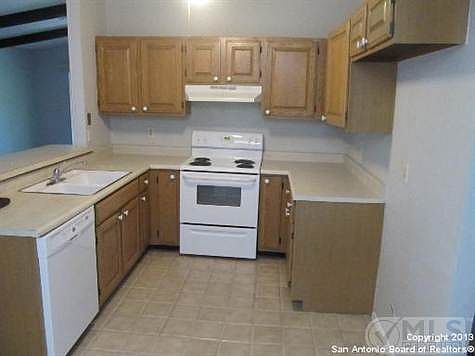 4th image of 2803 Lakebriar St