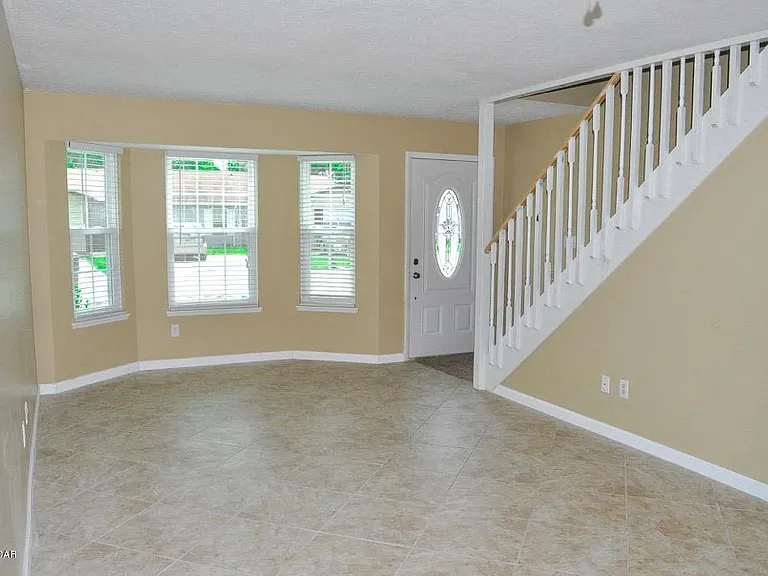 2516 Johnson Dr — Photo 3