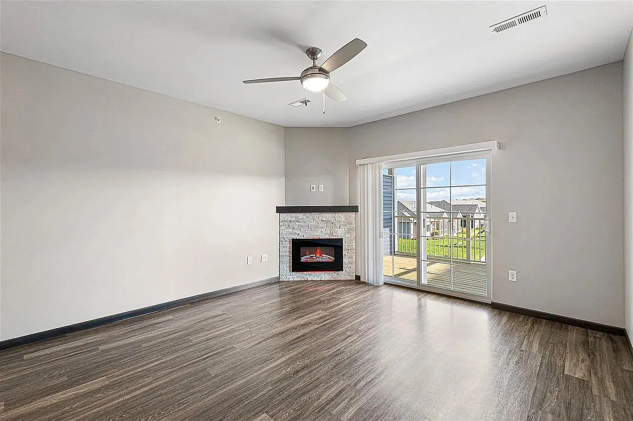 2 bed, 1287 sqft, $1,950 — Photo 4