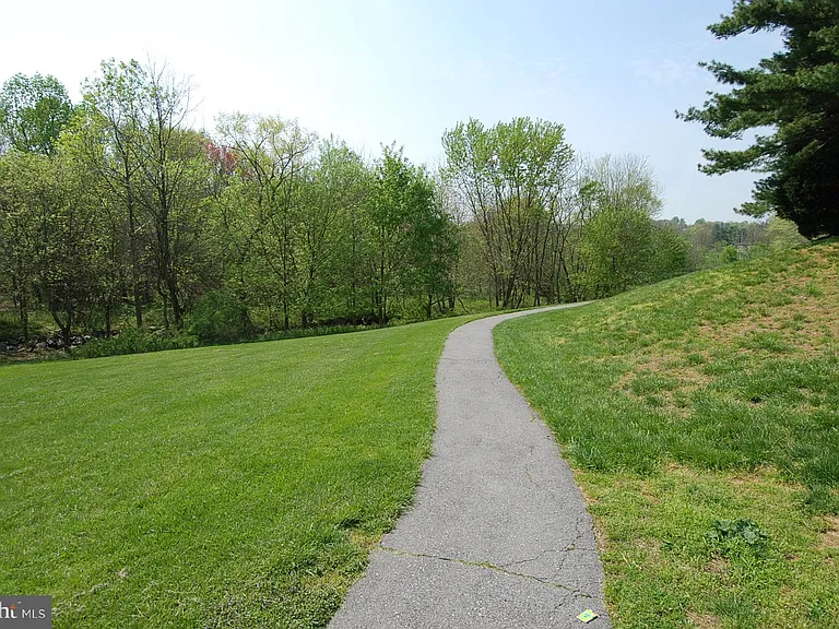 18722 Walkers Choice Rd #4 — Photo 26