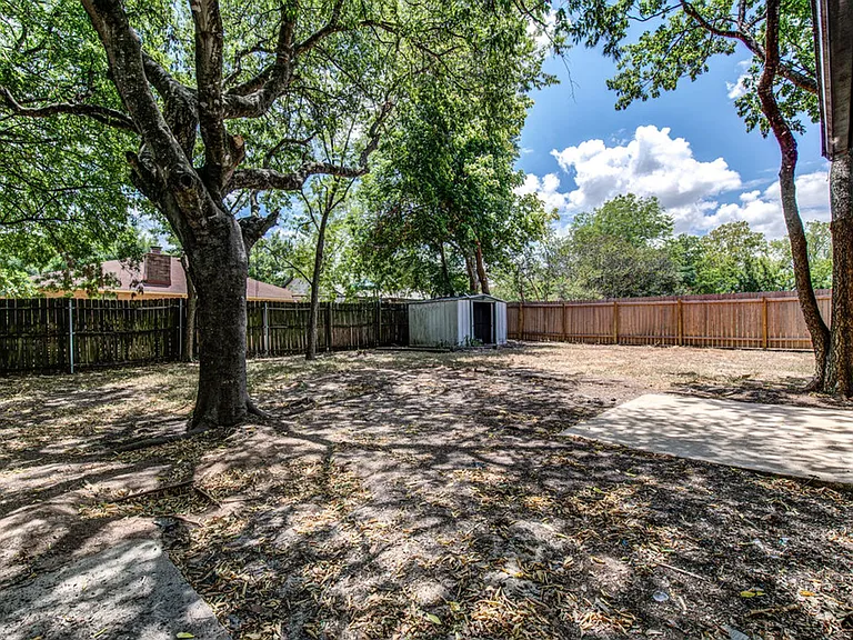 10105 Woodland Village Dr — Photo 18