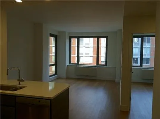 Rented by R New York | media 22