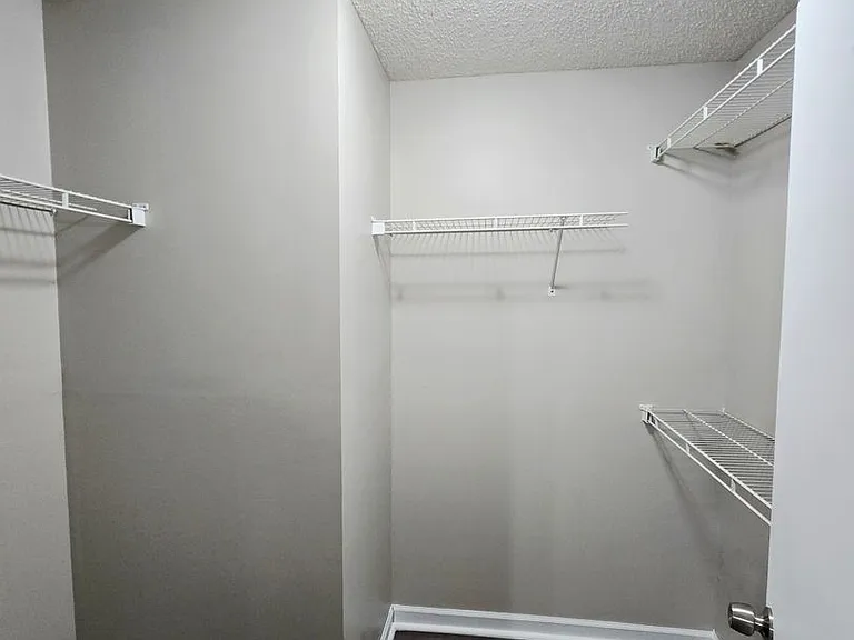 Country Shores Apartments — Photo 54