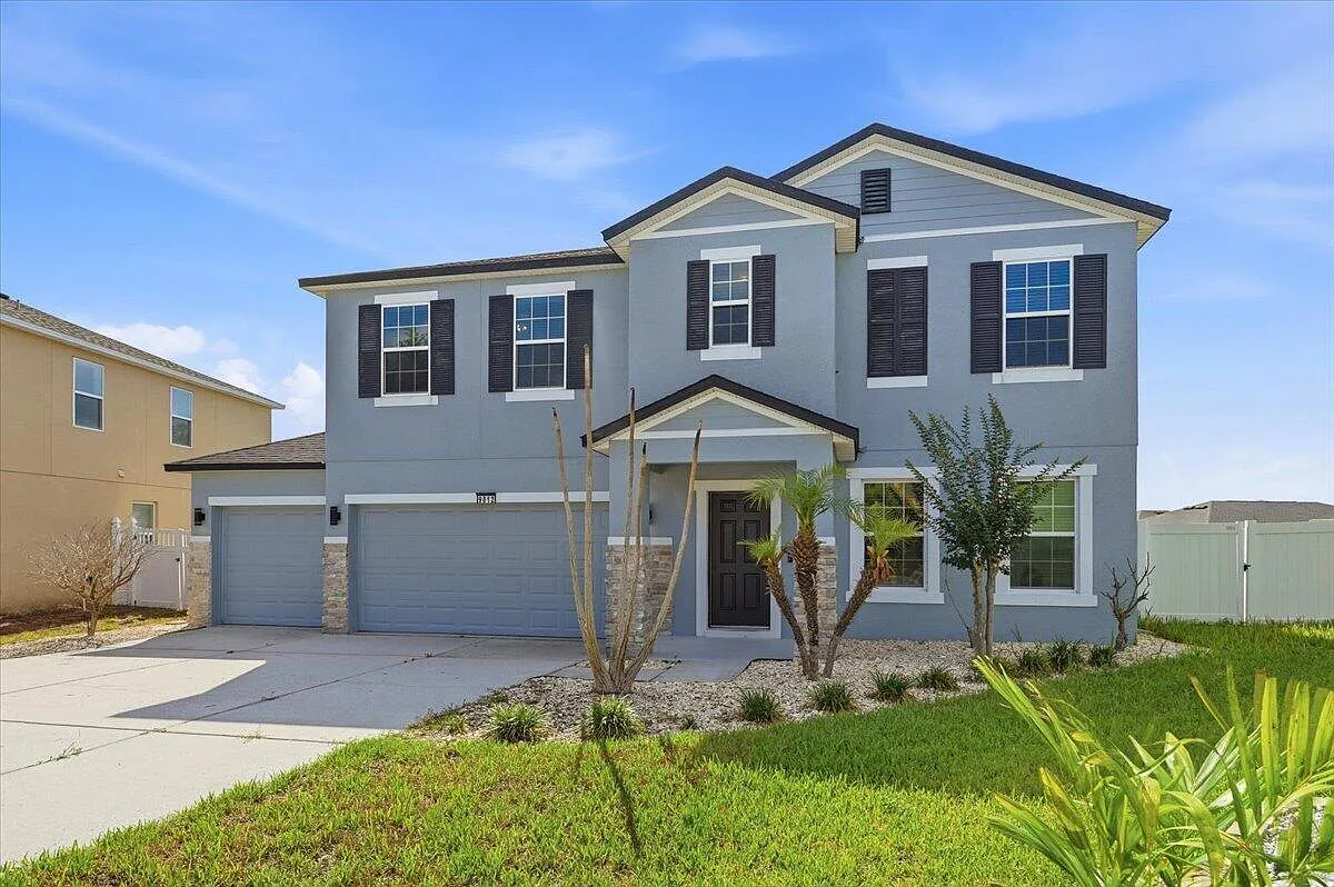 4 bed, 2.5 bath, 2825 sqft, $2,900 — Photo 4