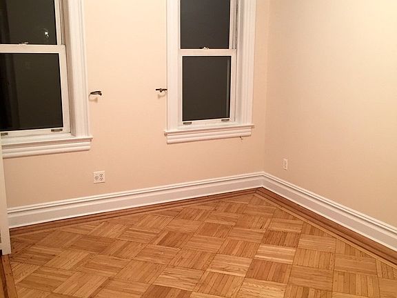 5th image of 2433 Crescent St #2