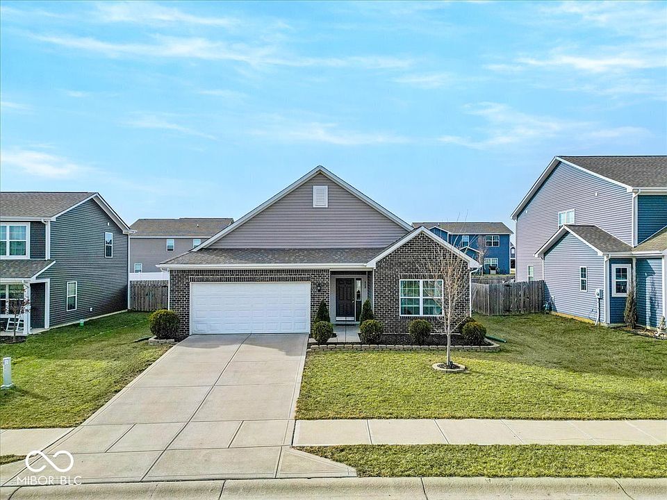 1st image of 452 Haywood Dr