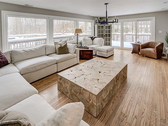 4th image of 37 Sugar Bush Ln