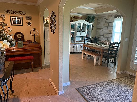 5th image of 180 Anaqua Dr