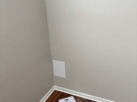 2nd image of 4004 Woodridge Dr #4004