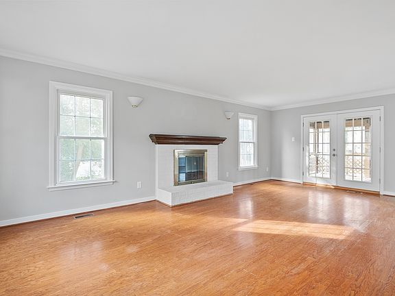 4th image of 10309 Bealeton Ct