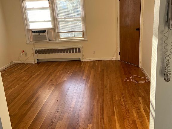 4th image of 12 Hyatt Ave #1A
