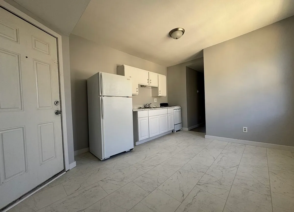 Building Photo - 65 Fairview St #3
