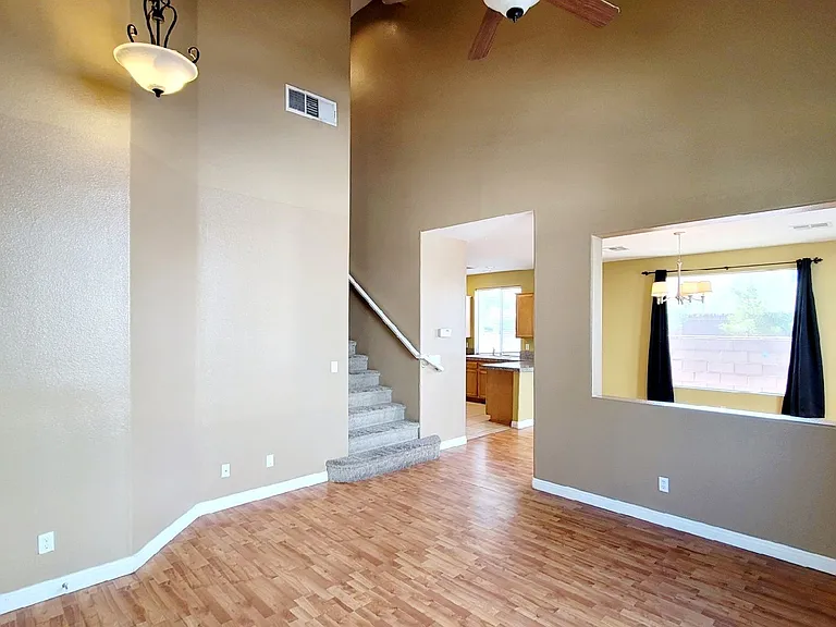 6252 Huntington Ridge Ave — Photo 2