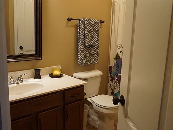 2nd image of 548 Tracy Ln