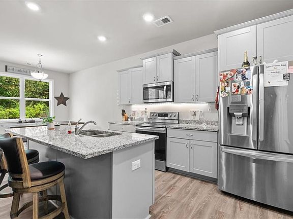 4th image of 135 Millers Ln