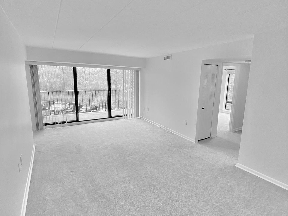 1st image of 136 Roberts Ln APT 300