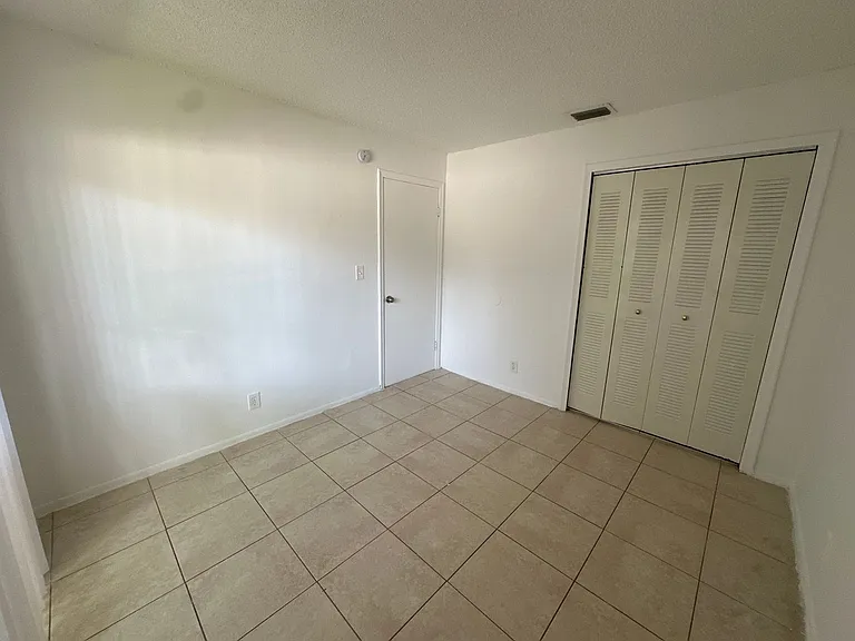 7827 NW 39th Ct — Photo 5