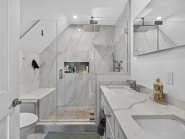 3rd full bathroom (Master ensuite)