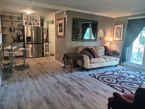 5th image of 150 Benjamin Dr