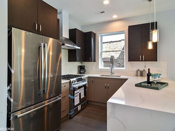 5th image of 3340 N Lawndale Ave #3N
