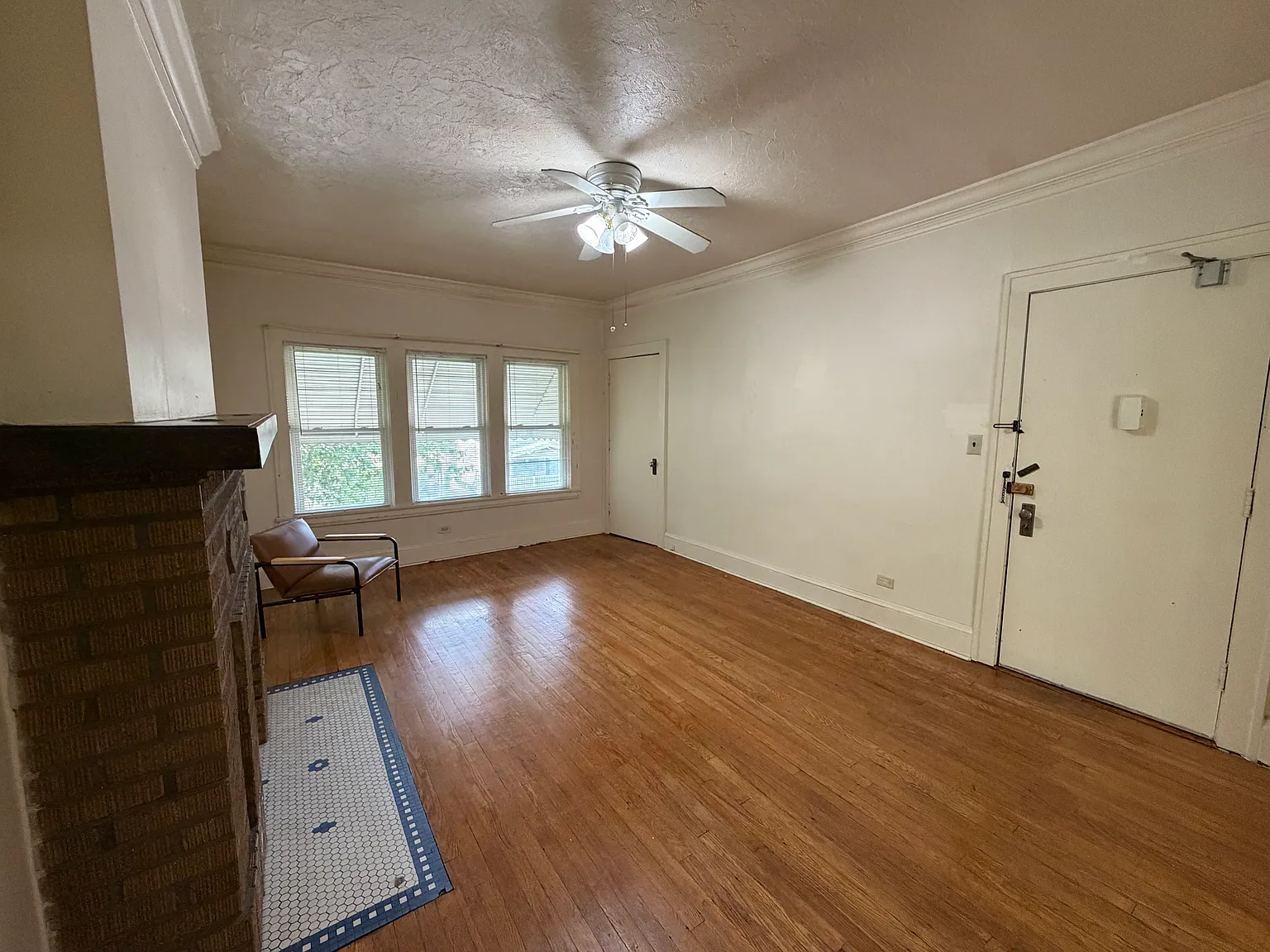 1 bed, 921 sqft, $1,200 — Photo 4