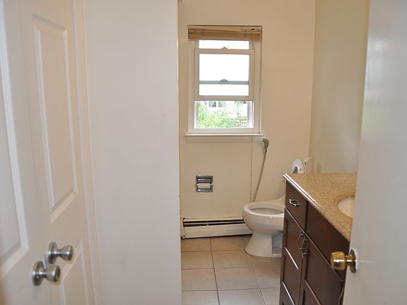 5th image of 1372 Jefferson St