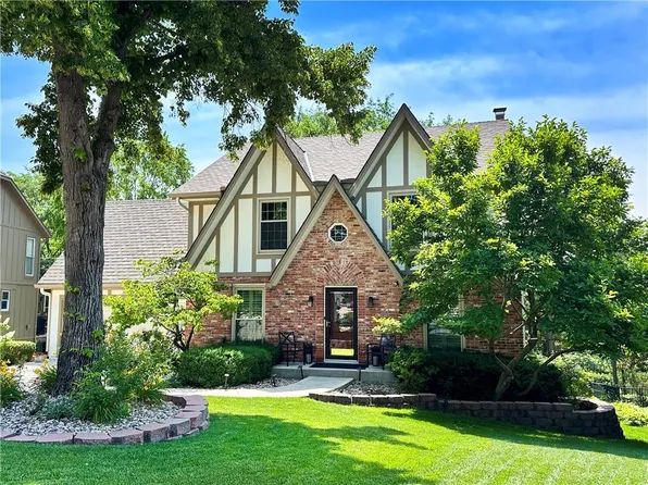 4117 NE Edgewater Ct, Lees Summit, MO 64064