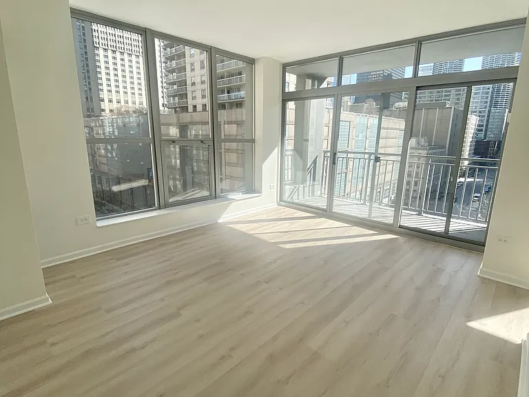 600 N Dearborn St #812 — Photo 2
