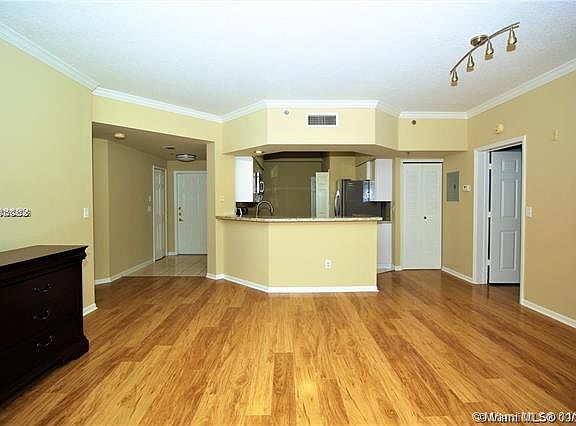 4th image of 3105 NE 184th St APT 7203
