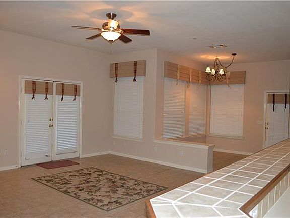 3rd image of 2845 Bluffview Dr
