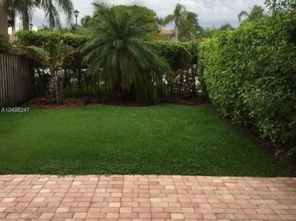 185 Riverwalk Cir, Fort Lauderdale, FL 33326
